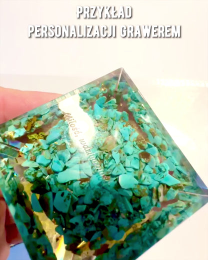 Orgonitisk Energi Pyramid med Vita Stenar - "Golden Harmony", perfekt som present