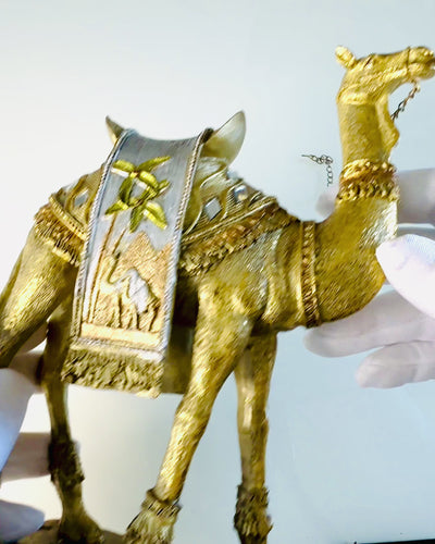 Statuett Ökenvandrare Dekorativ Kamel i Harts med Möjlighet till Gravyr