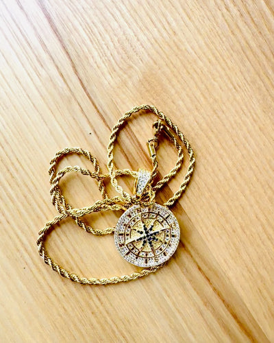 Halsband med Kompasshänge i Glamourstil med Cubic Zirconia för Kvinnor och Män - guld färg, gravyr