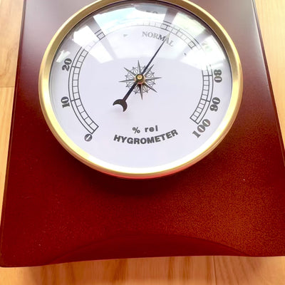 Elegant retro väderstation 36 cm med gravyr – Barometer, termometer, hygrometer i träram