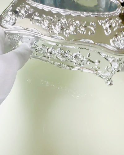 Elegant Låda för Näsdukar med Präglade Blommor - Servetthållare