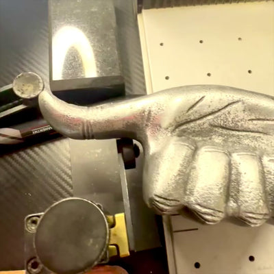 Dekorationsfigur tumme upp "OK" i aluminium 20 cm med möjlighet till personlig gravyr