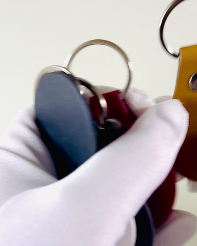 PU-lädersnyckelring med möjlighet till personlig gravyr - Finns i 5 färger