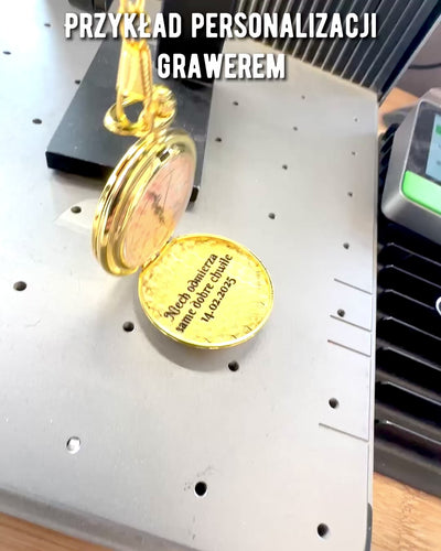 Fickur i guld med retrostil och möjlighet till gravyr