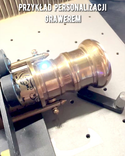 Navigatorstav 2.0 med kompass och dold kikare, möjlighet till personlig gravyr som present