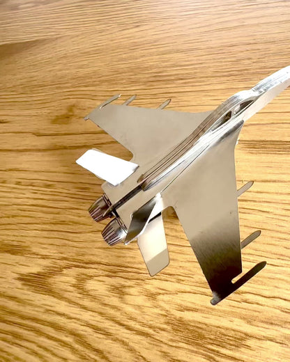 Metallmodell av Jaktflygplan "SkyRaptor" – rostfritt stål, personlig gravyr som present