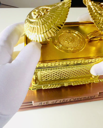 Förgylld replika av Förbundsarken – Dekorativ arka staty i koppar i storlek XL 28x15,6x20 cm