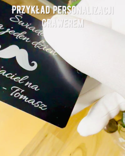 Exklusivt Svart Metallvisitkort med Anpassningsmöjlighet – Perfekt som Present