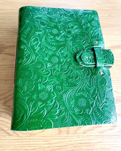 Läderanteckningsbok Vintage "Floralis" – handpräglad, 400 sidor, möjlighet till gravyr, 2 varianter