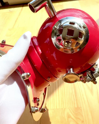 Djupupptäckarens Hjälm - Samlarutgåva med Graveringsmöjlighet, 35 cm, present till brandman eller dykare