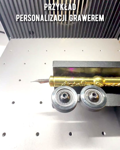 Exklusivt kalligrafiset, doppfjäderpenna och bläckset, personalisering med gravyr