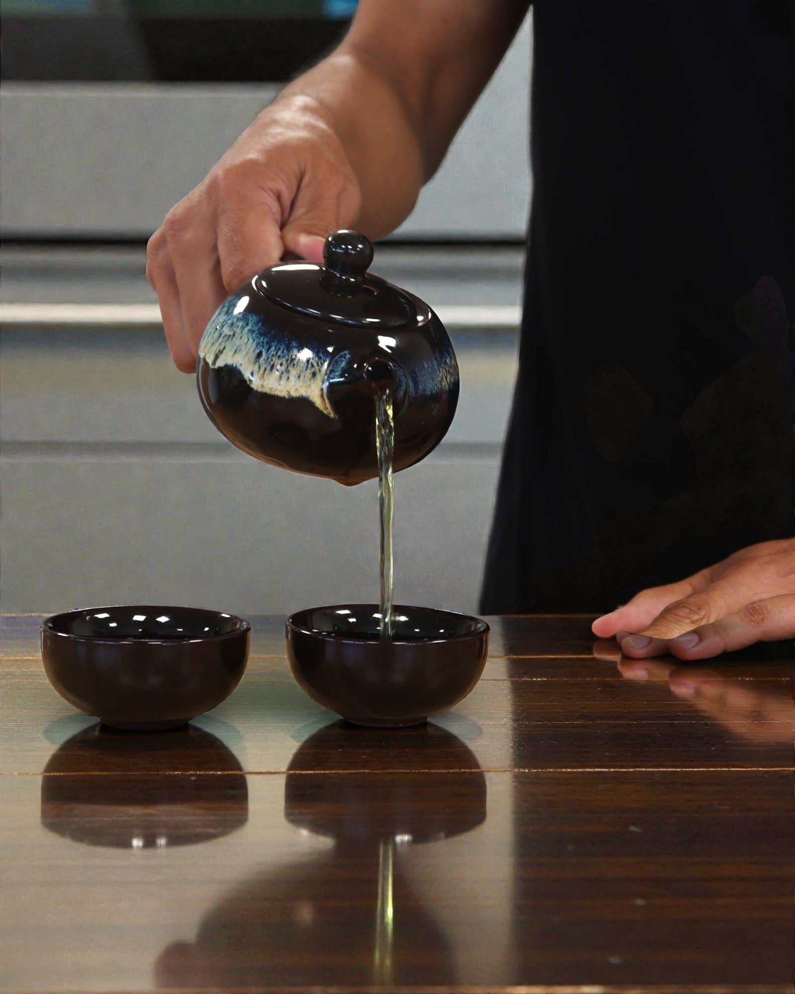 Svart glasyr – litet teset med 2 koppar