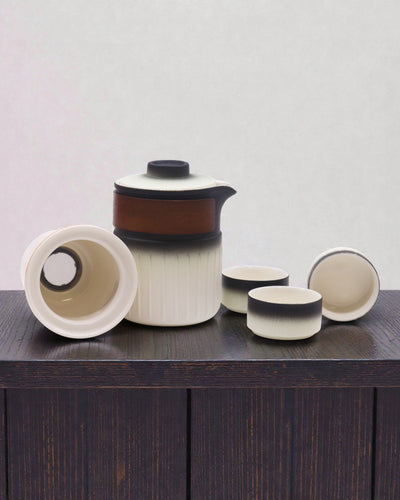 Tre vänners resa – Turistiskt keramiskt set med tekanna och 3 koppar